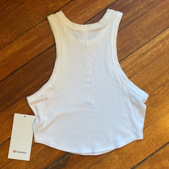 NWT lulu lemon “hold tight cropped tank” size 6 white - Picture 2 of 3
